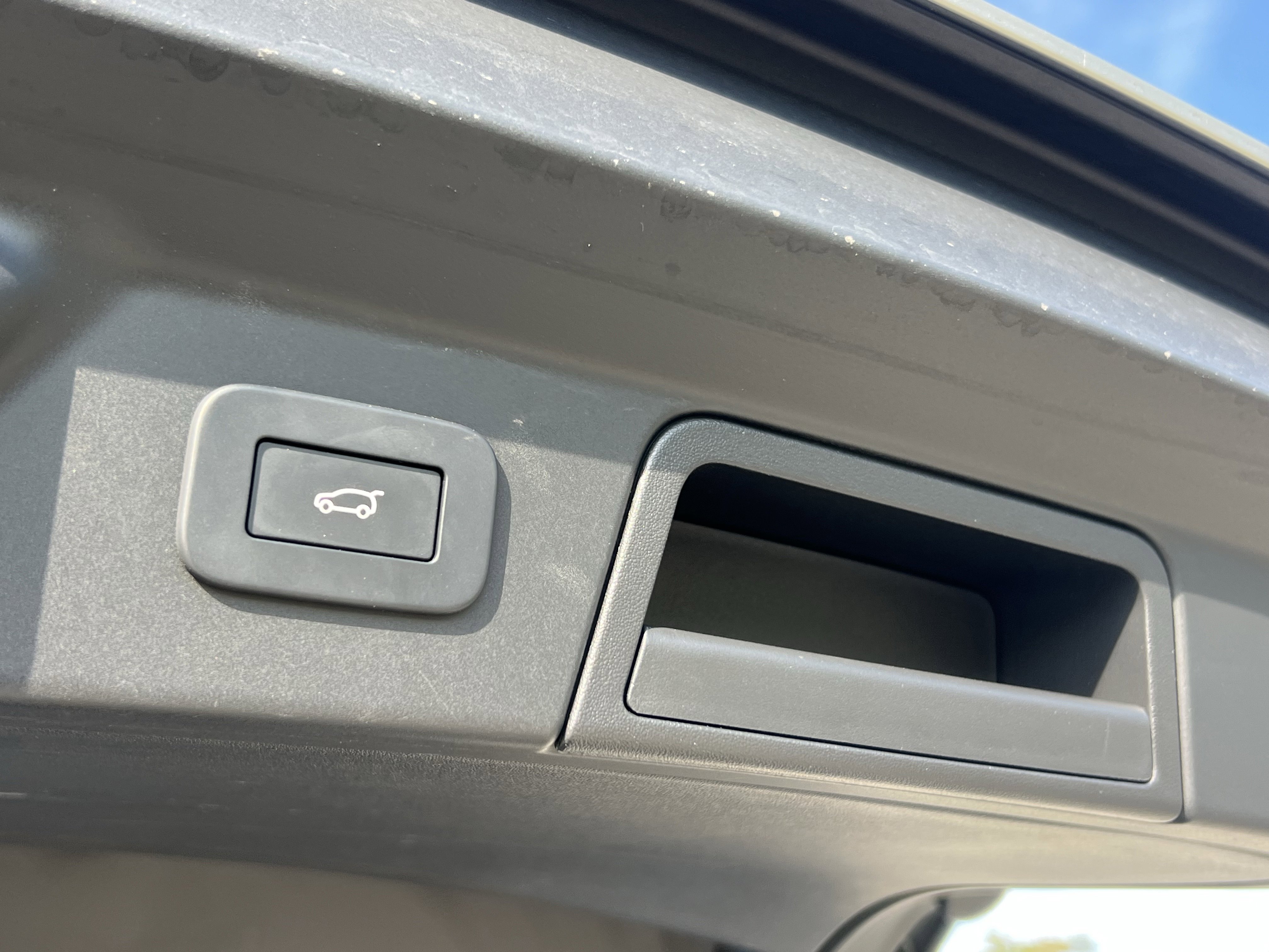 Used 2023 Land Rover Range Rover Velar R-Dynamic S image 36
