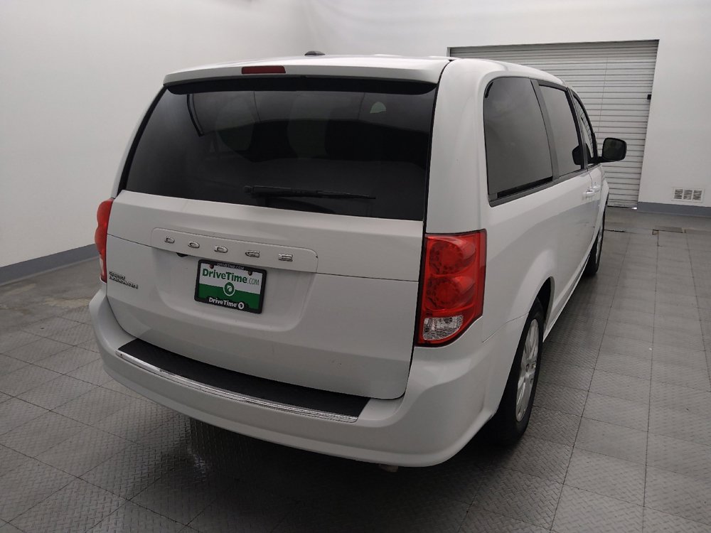 Used 2018 Dodge Grand Caravan SE w/ UConnect Hands-Free Group image 7