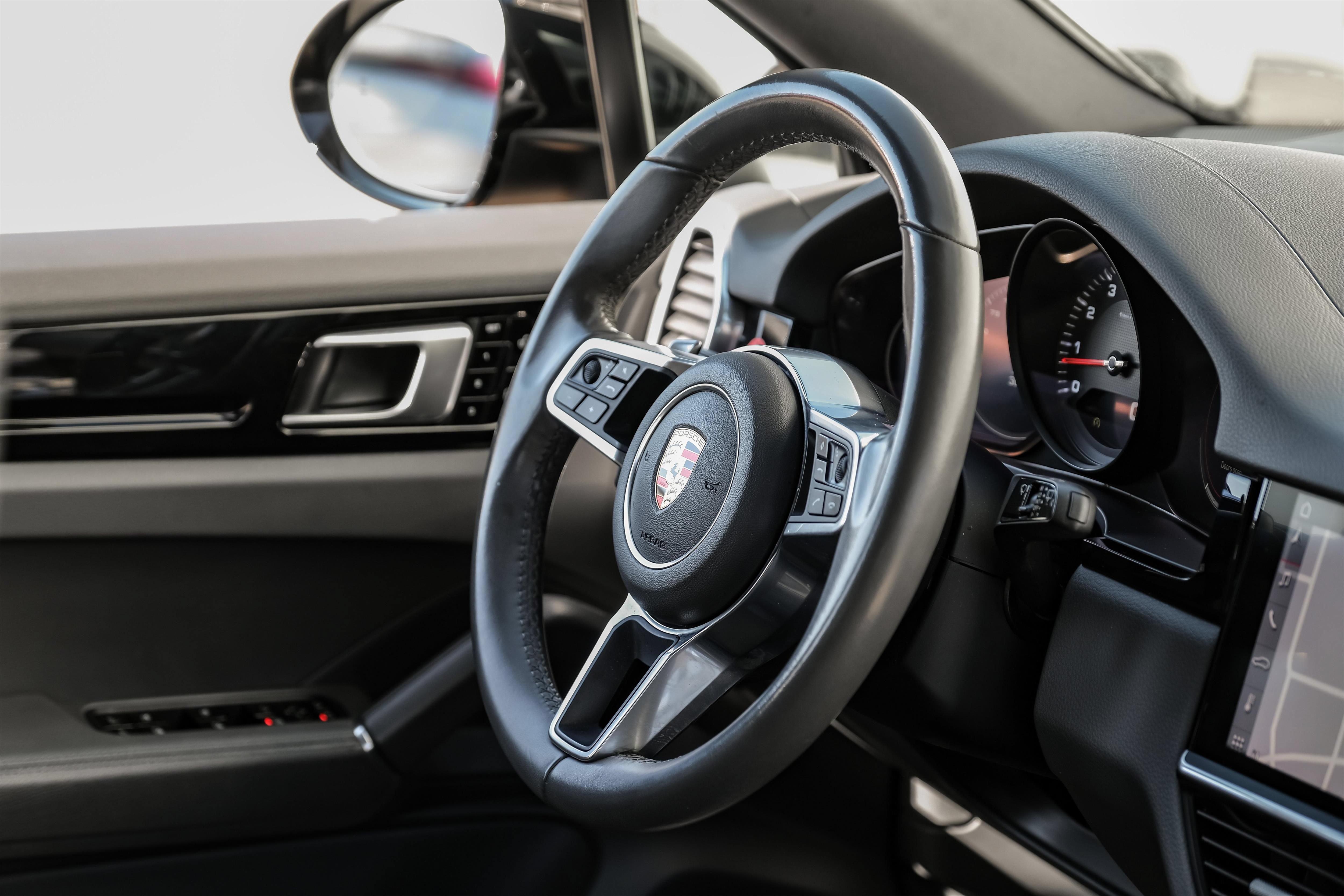 Used 2019 Porsche Cayenne AWD/4WD image 12