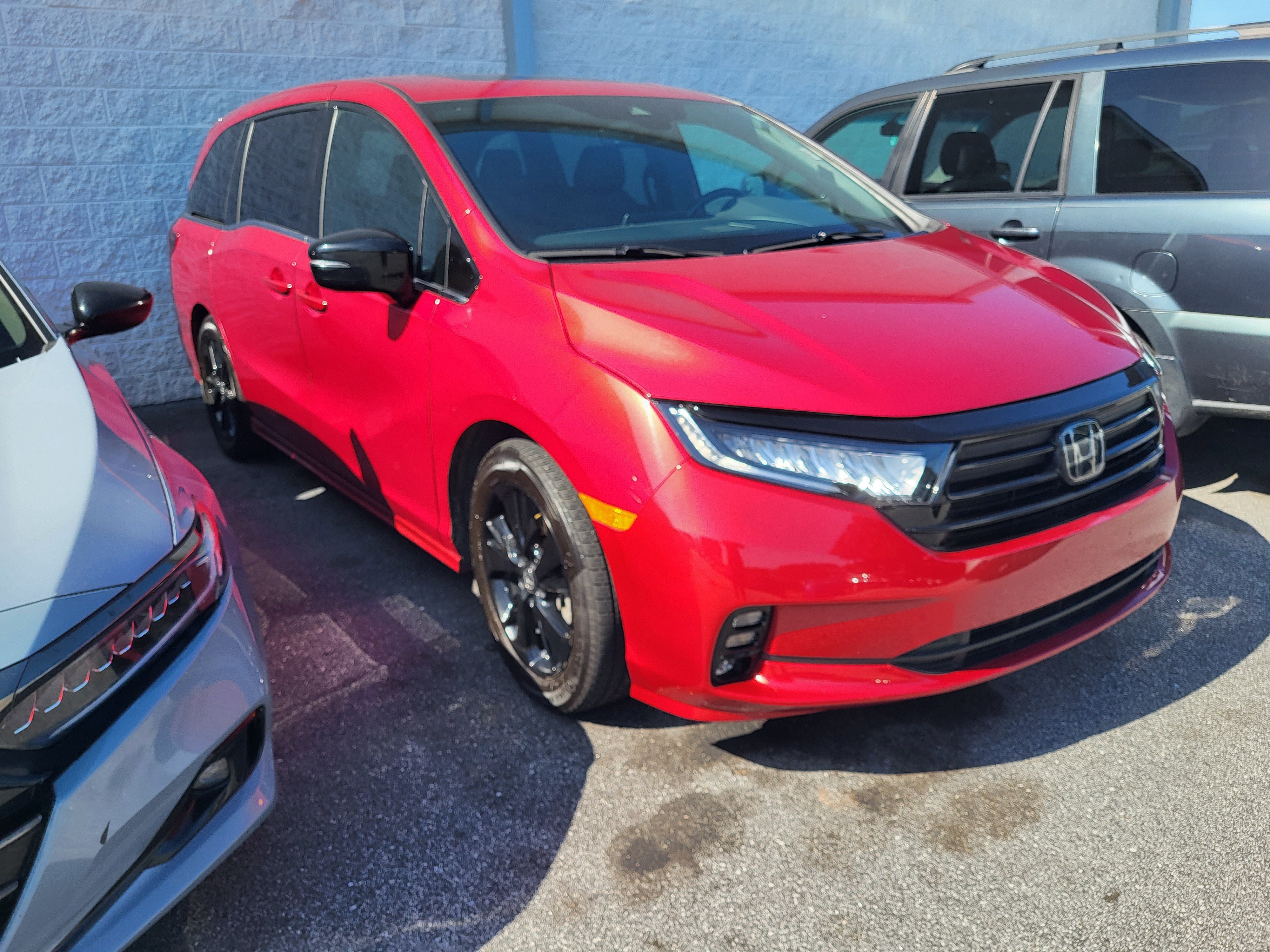 Used 2024 Honda Odyssey Sport image 3