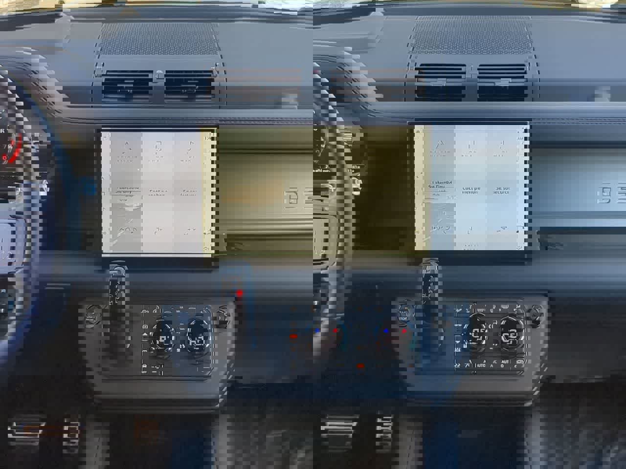 Used 2025 Land Rover Defender 110 image 30