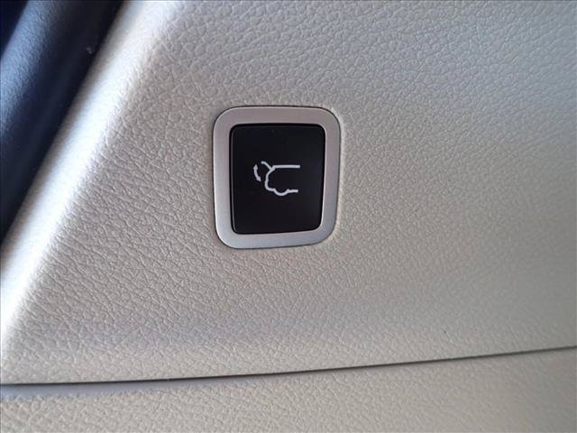 Used 2019 Chrysler Pacifica Touring-L FWD image 9