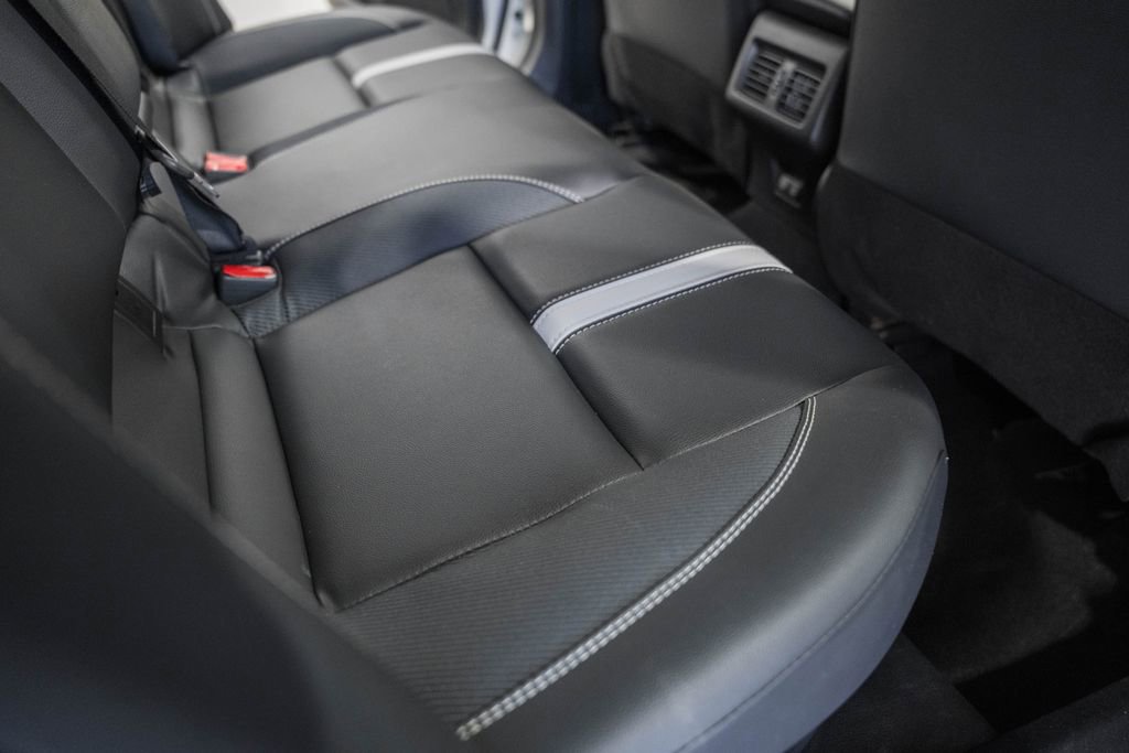 Used 2025 Toyota Camry SE image 30