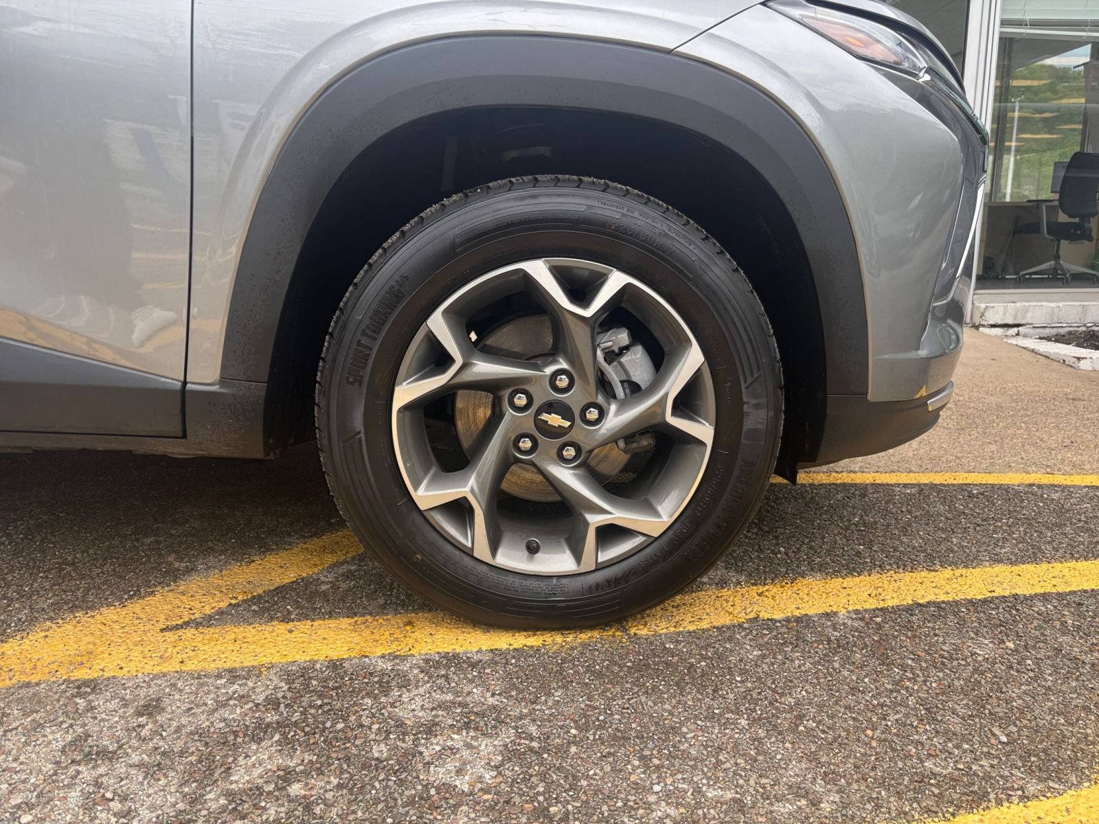 Used 2025 Chevrolet Trax LT FWD image 30