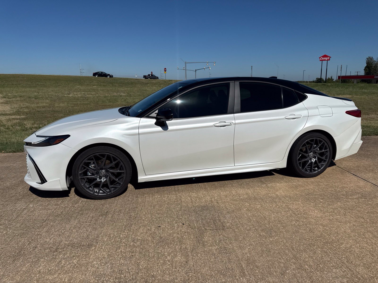 Used 2025 Toyota Camry XSE w/ Premium Package FWD image 4