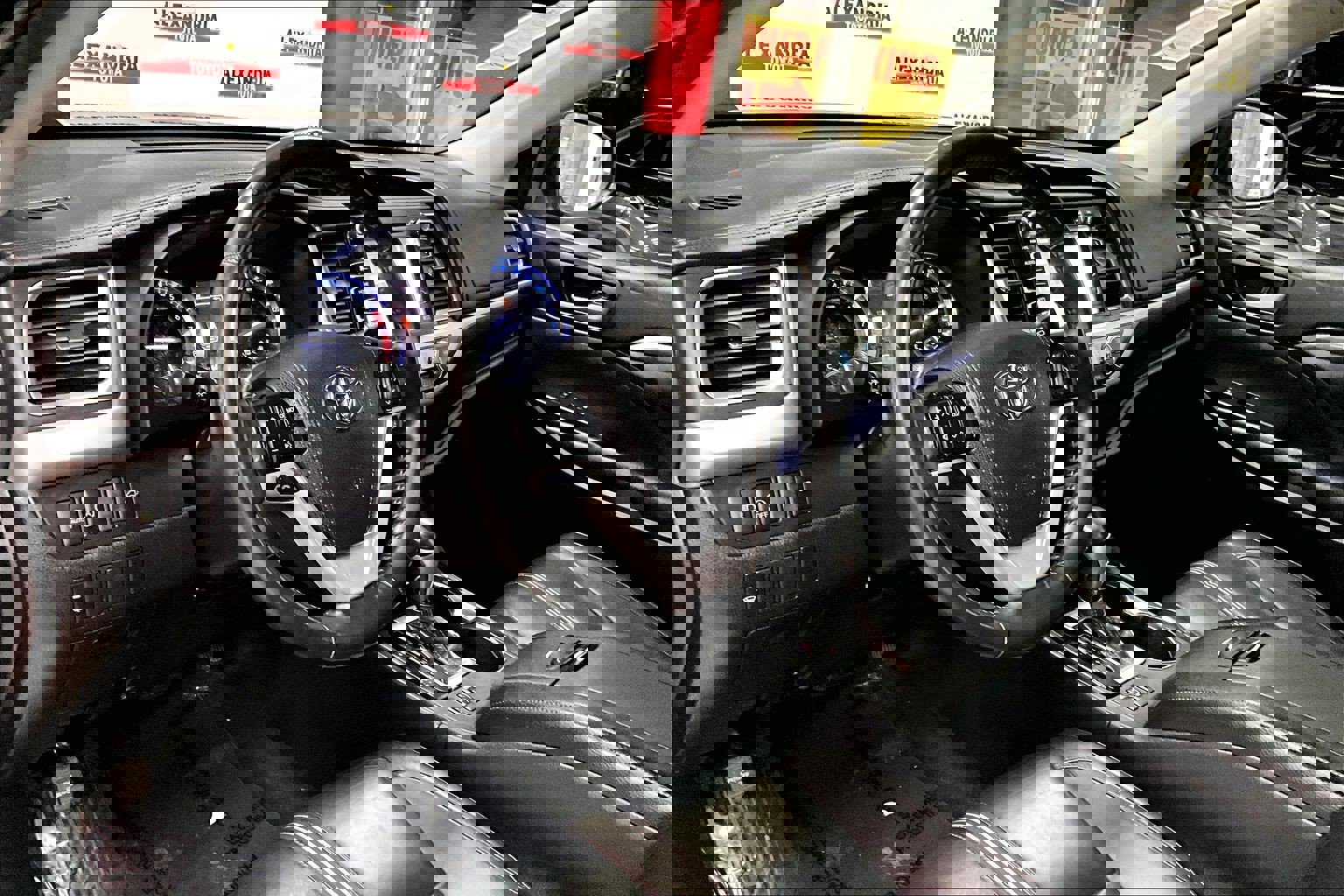 Used 2019 Toyota Highlander SE image 13