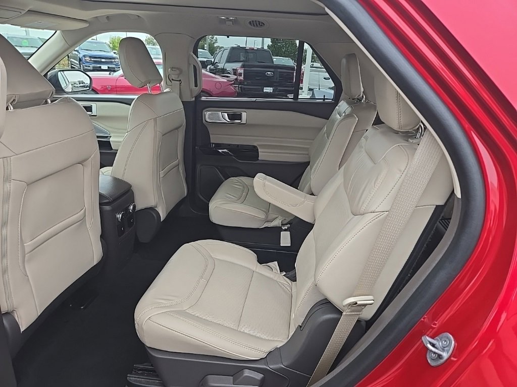 Certified 2022 Ford Explorer Platinum w/ Equipment Group 601A image 17