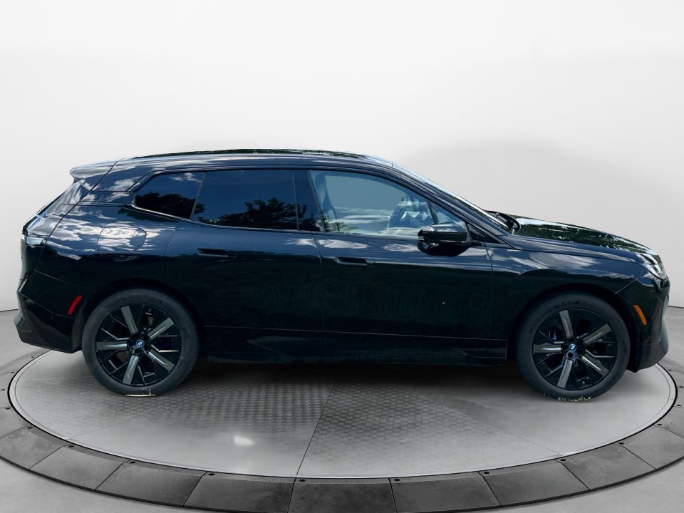 Used 2024 BMW iX xDrive50 w/ Sport Package AWD/4WD image 8