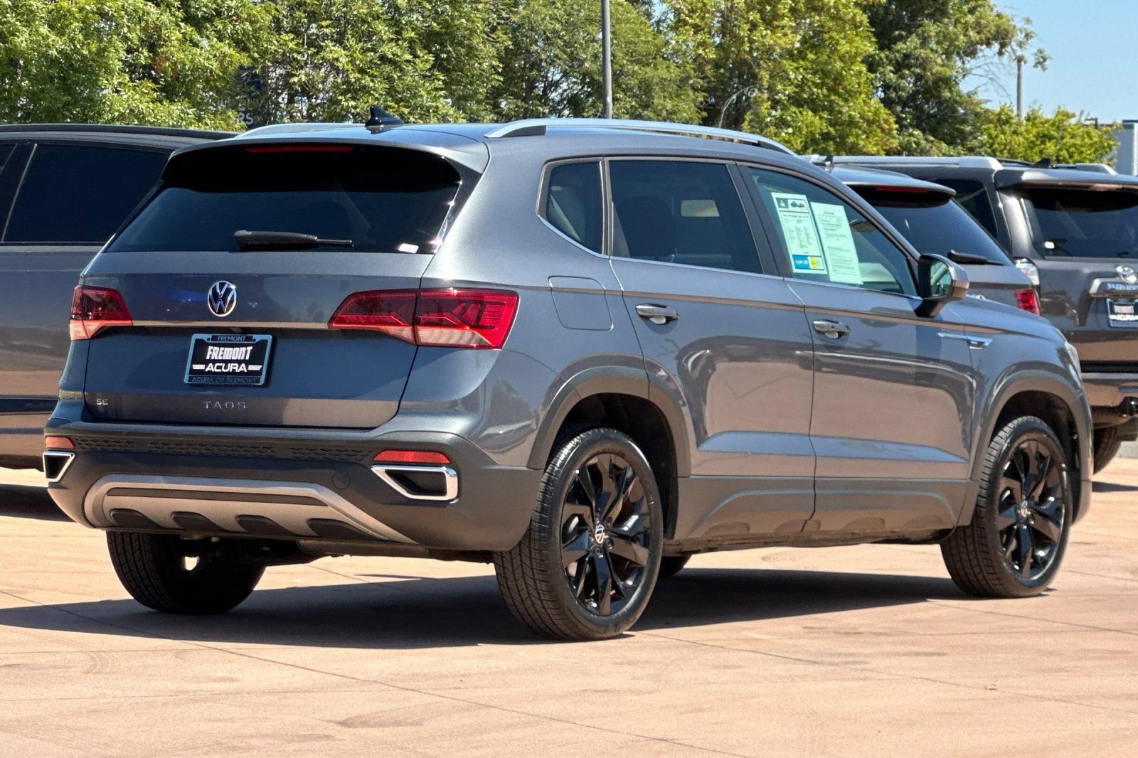 Used 2022 Volkswagen Taos SE FWD image 4