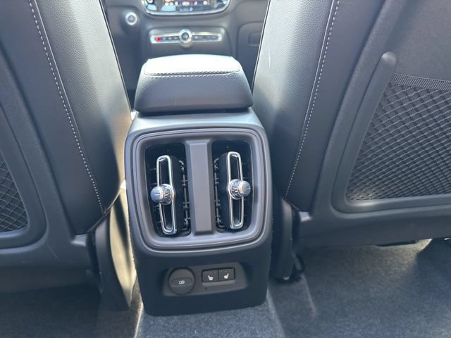 Certified 2025 Volvo XC40 B5 Plus AWD/4WD image 17