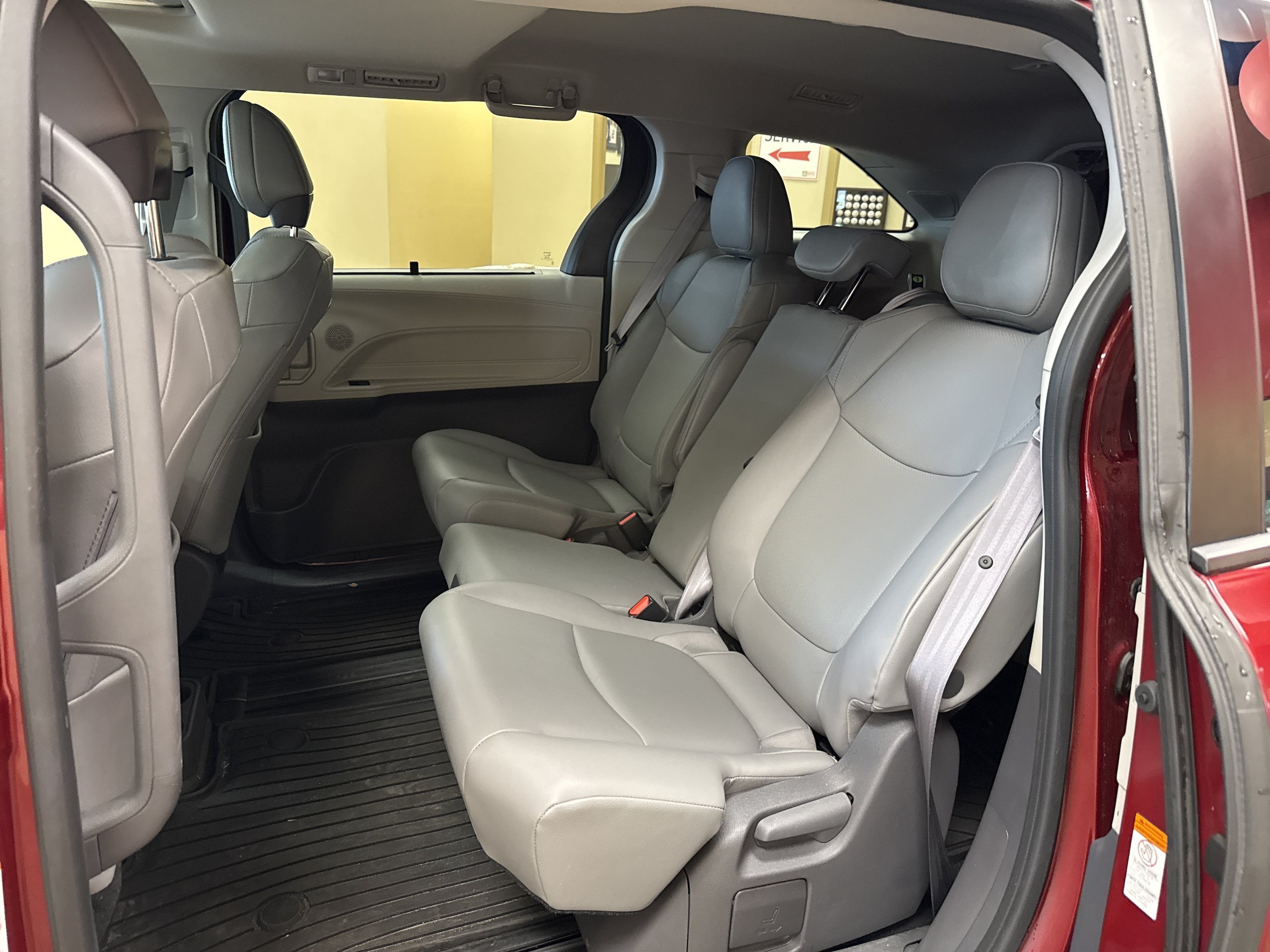Used 2021 Toyota Sienna XLE w/ XLE Plus Package FWD image 9