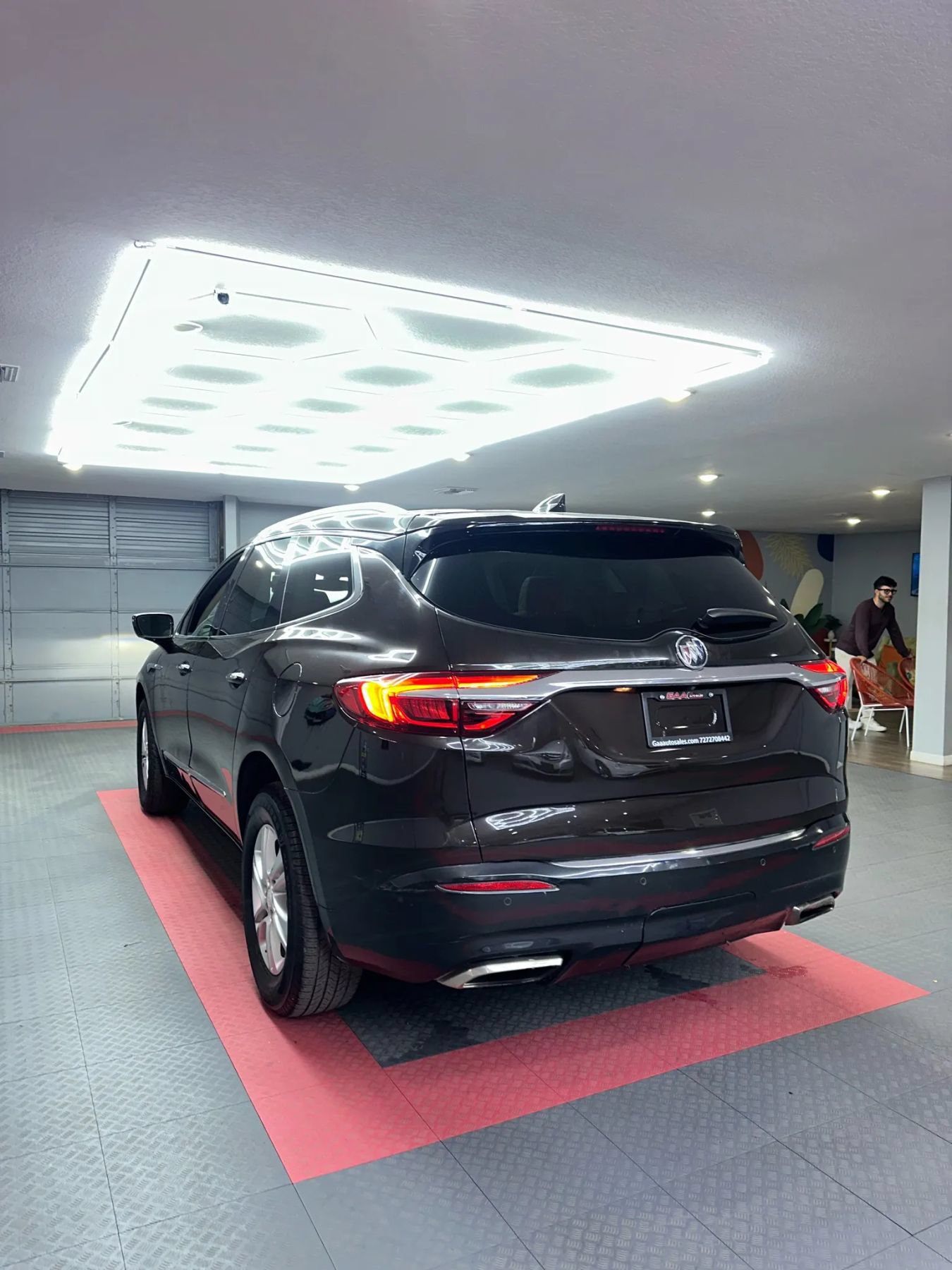 Used 2018 Buick Enclave Essence FWD image 3