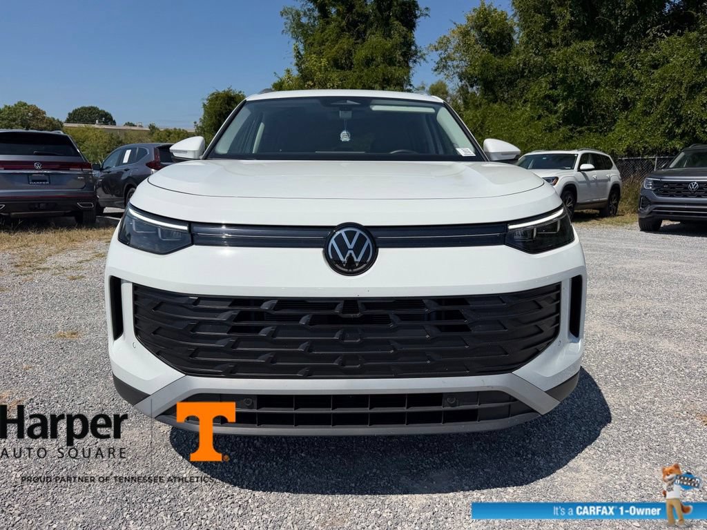 Used 2025 Volkswagen Tiguan SE w/ Panoramic Sunroof Package AWD/4WD image 8
