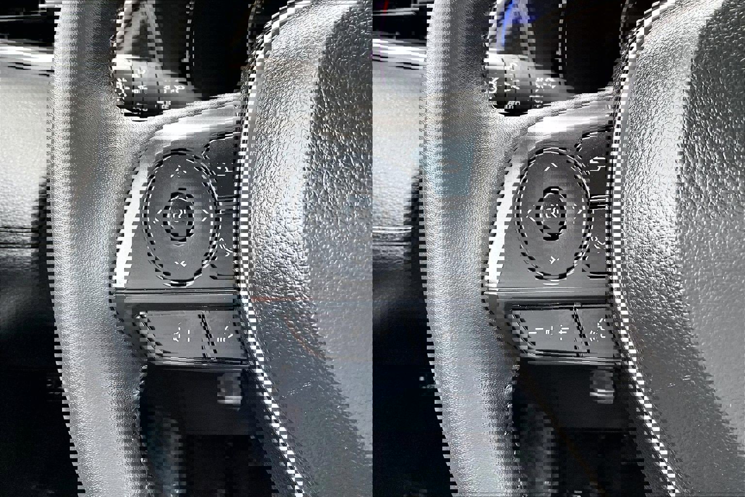 Used 2025 Toyota Corolla Cross XLE image 17