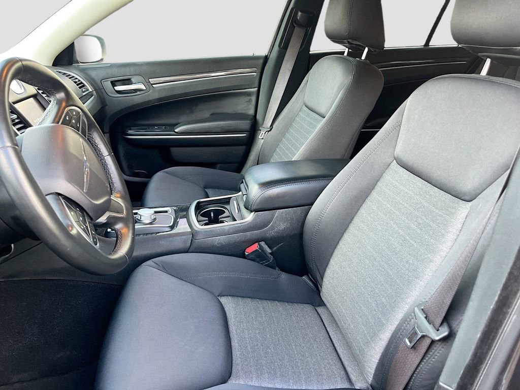 Used 2022 Chrysler 300 Touring w/ Sport Appearance Package RWD image 19