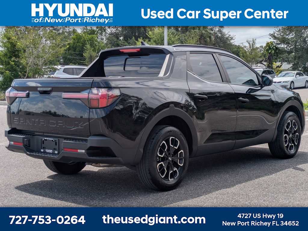 Used 2023 Hyundai Santa Cruz SEL w/ Activity Package FWD image 5