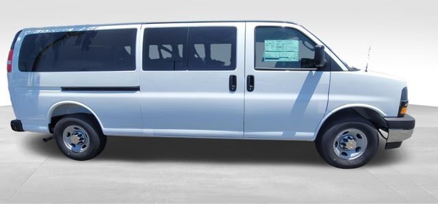 New 2026 Chevrolet Express 3500 LT w/ LT Preferred Equipment Group RWD image 6