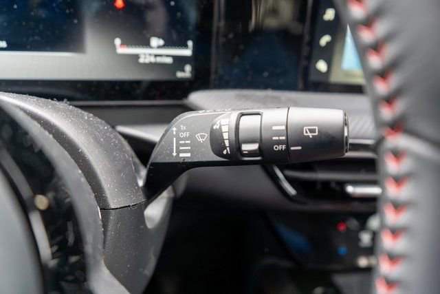 Certified 2025 Nissan Kicks SR image 24