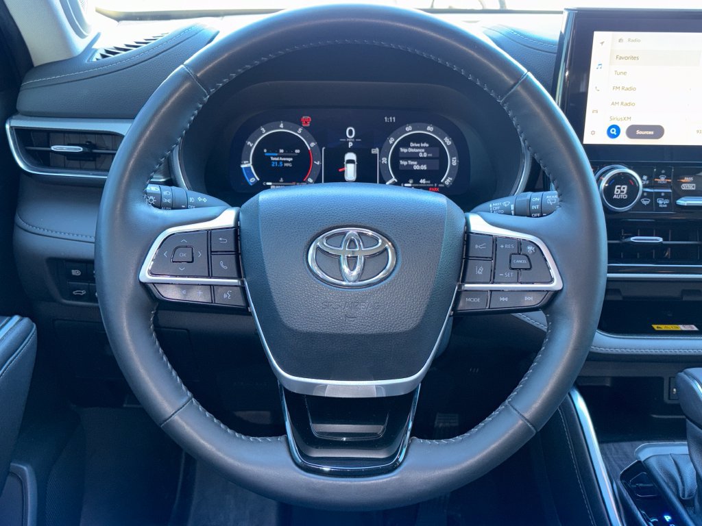 Used 2023 Toyota Highlander XLE AWD/4WD image 27