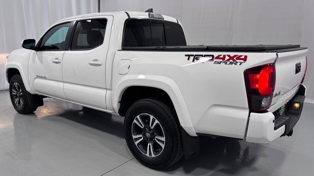 Used 2019 Toyota Tacoma TRD Sport AWD/4WD image 7