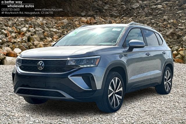Used 2023 Volkswagen Taos SE image 1