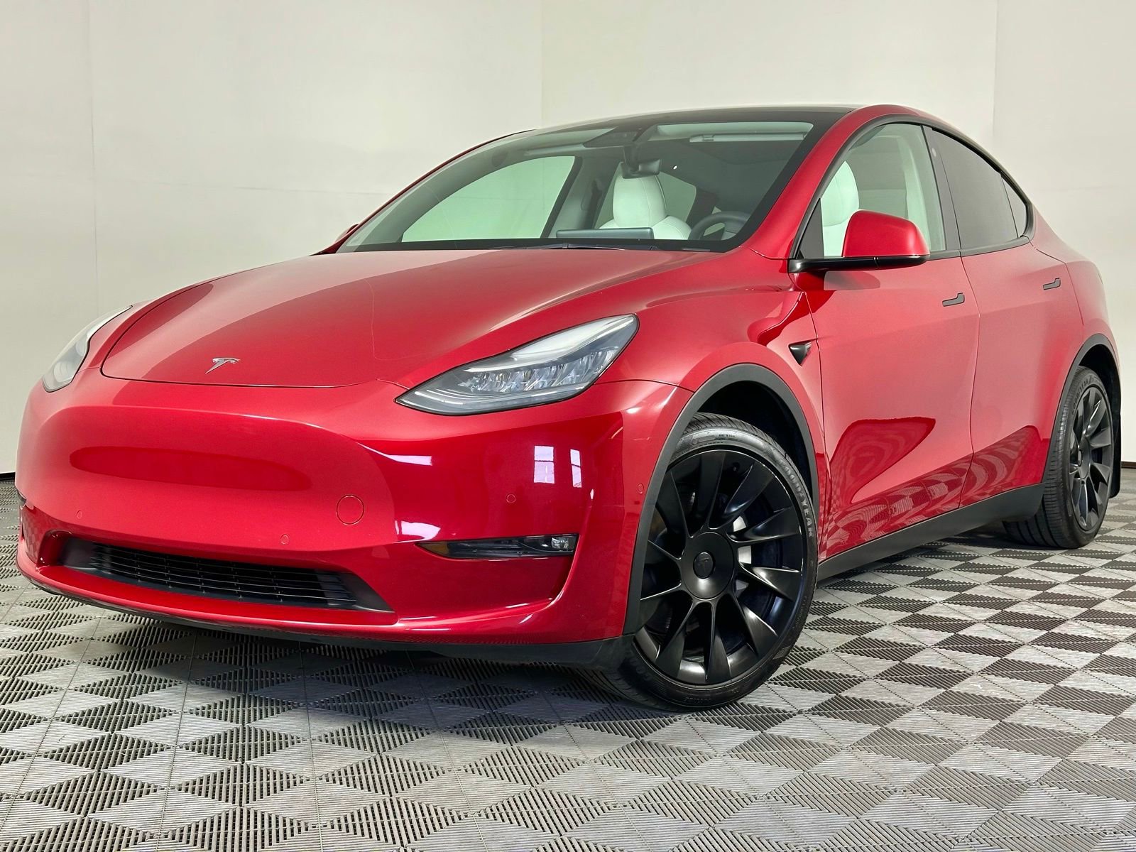 Used 2021 Tesla Model Y Long Range AWD/4WD image 40