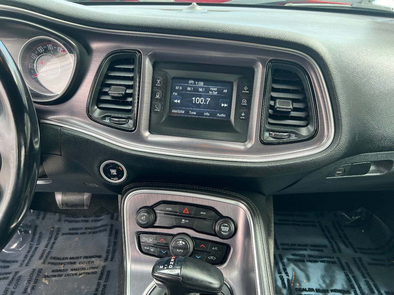 Used 2015 Dodge Challenger SXT image 28