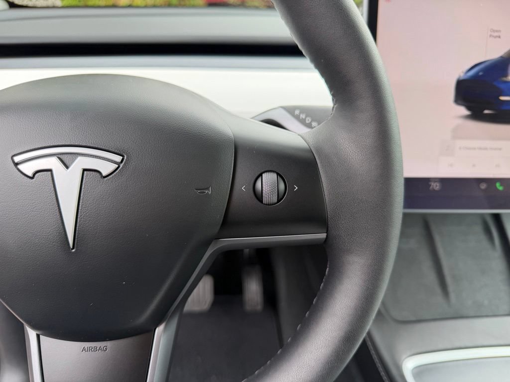 Used 2025 Tesla Model Y Long Range AWD/4WD image 18