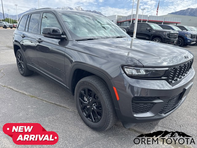 Used 2024 Jeep Grand Cherokee Altitude AWD/4WD image 11