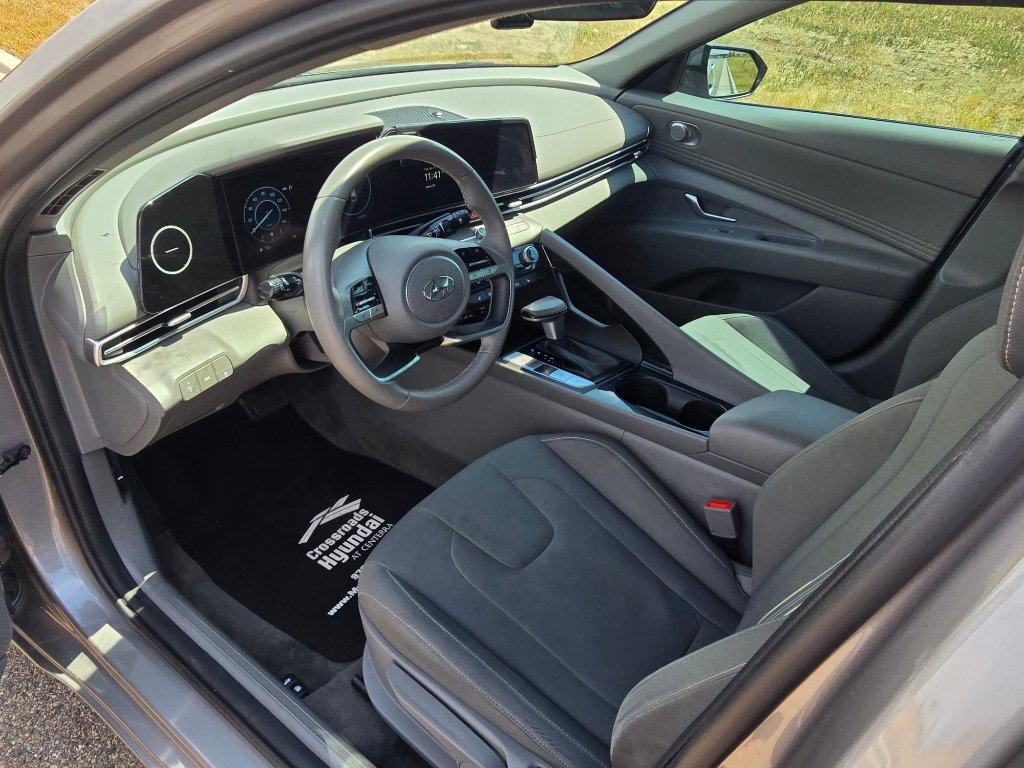 Used 2023 Hyundai Elantra SEL w/ Convenience Package FWD image 24