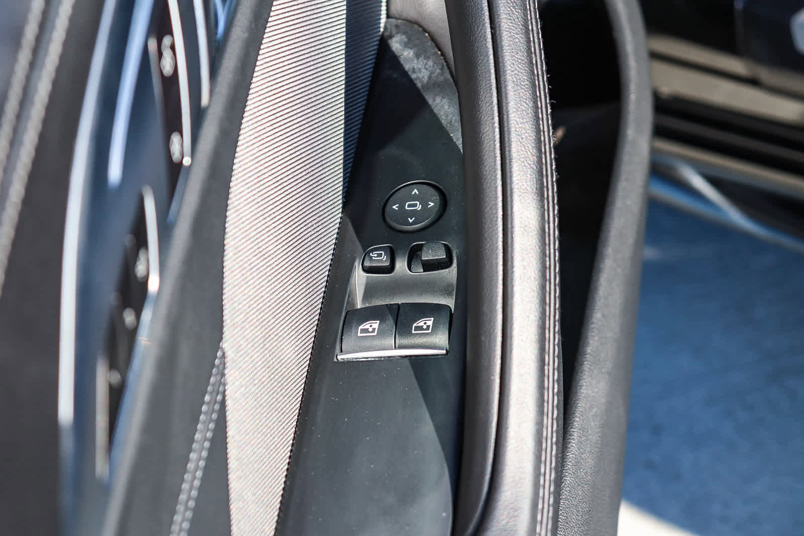 Used 2020 BMW M8 Coupe w/ Driving Assistance Package image 27