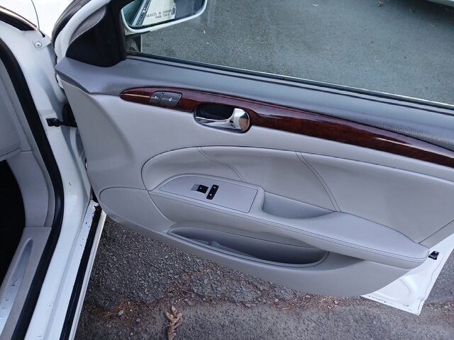 Used 2010 Buick Lucerne CXL image 14
