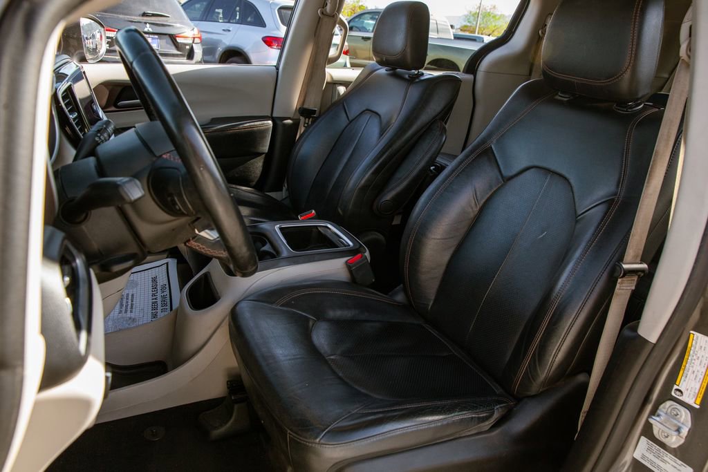 Used 2017 Chrysler Pacifica Touring-L Plus w/ Advanced Safetytec Group image 14