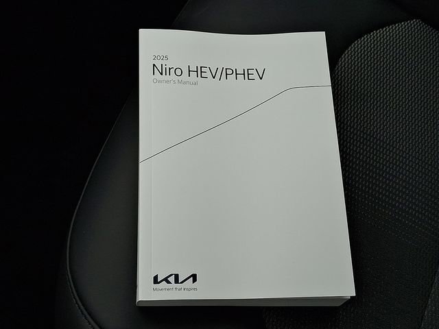 Certified 2025 Kia Niro EX w/ EX Cold Weather Package image 26