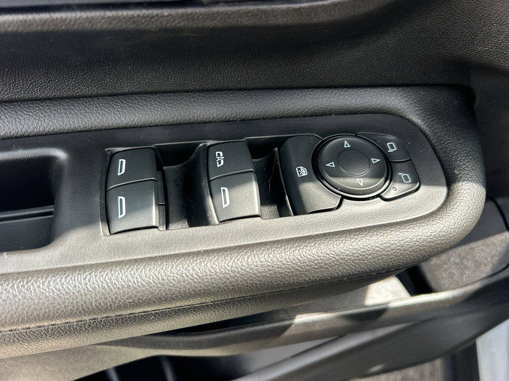 Used 2023 GMC Terrain SLE image 21