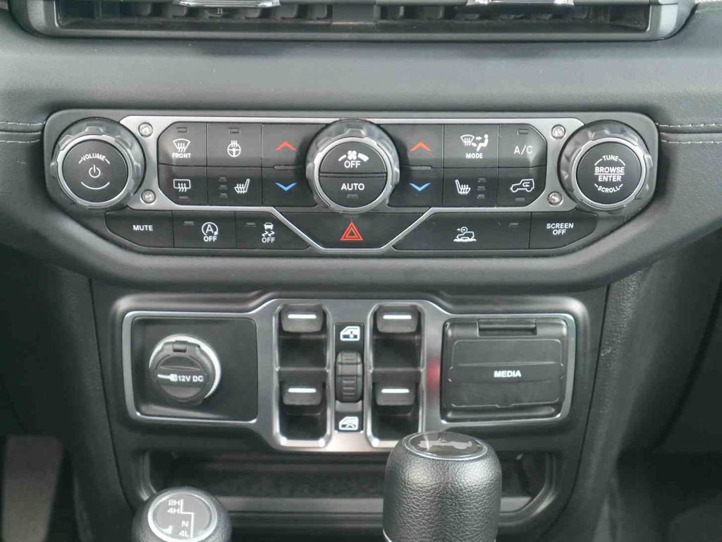 Certified 2024 Jeep Wrangler Unlimited Sahara AWD/4WD image 8