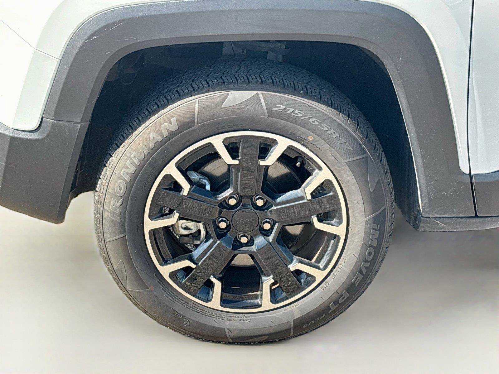 Certified 2023 Jeep Renegade Latitude AWD/4WD image 29