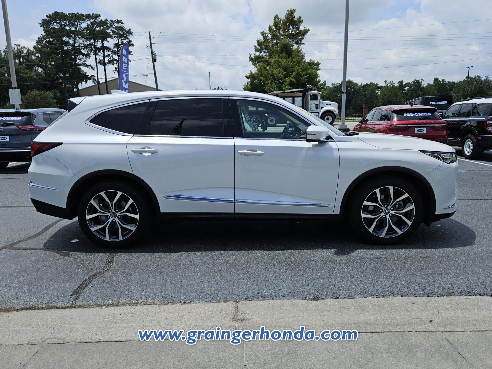 Used 2023 Acura MDX SH-AWD w/ Technology Package image 6