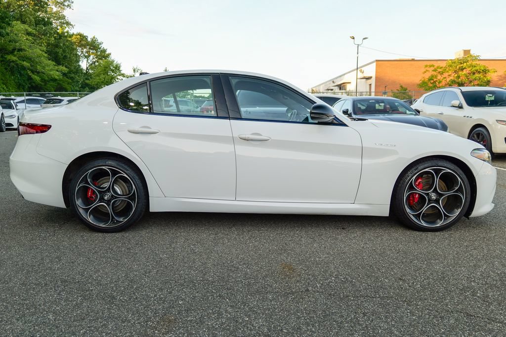 Used 2023 Alfa Romeo Giulia Veloce AWD/4WD image 8