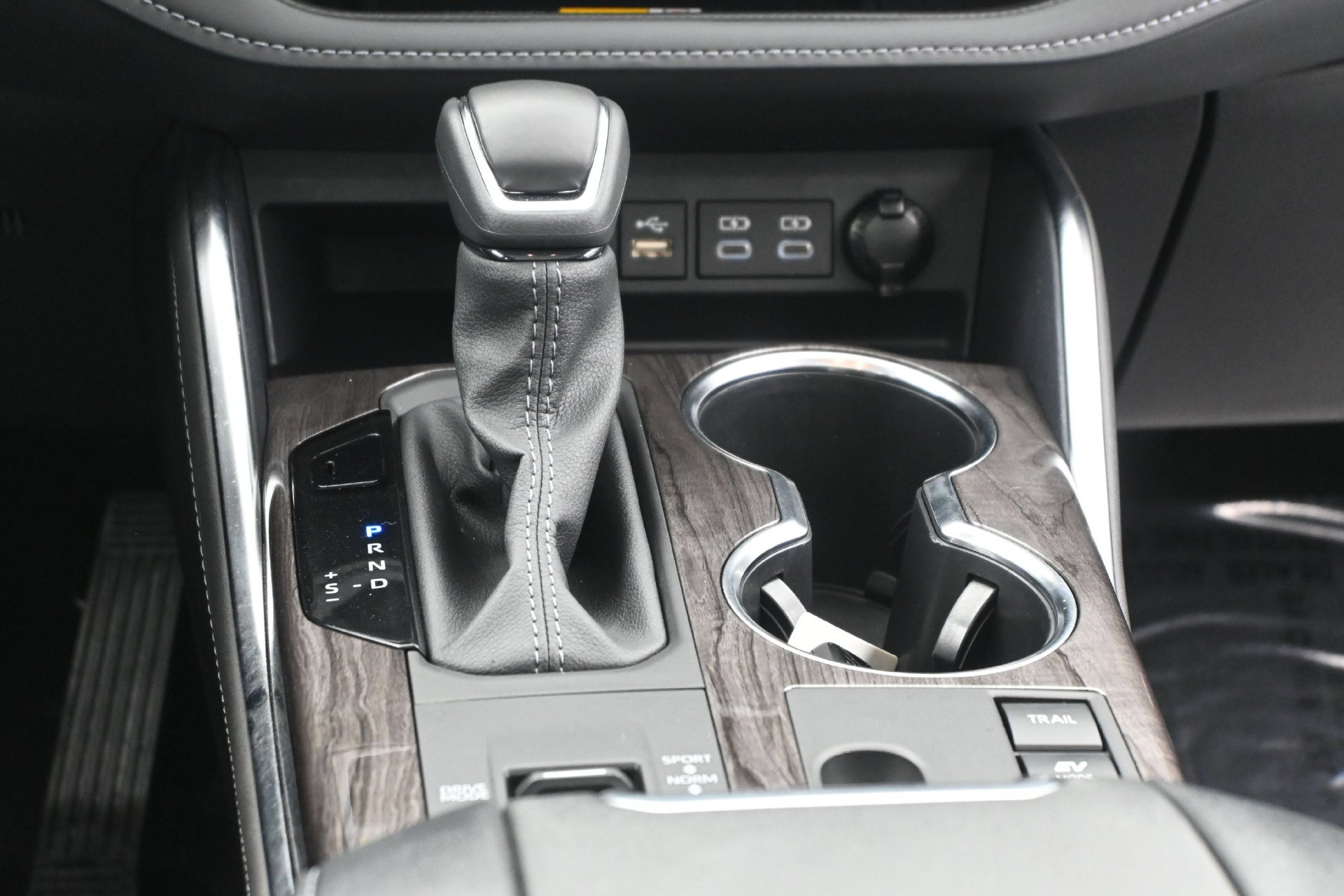 Used 2025 Toyota Highlander Platinum AWD/4WD image 23