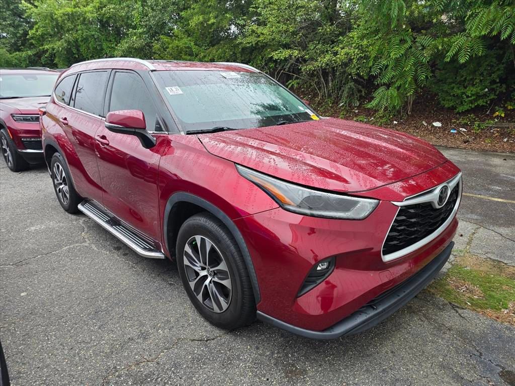 Used 2021 Toyota Highlander XLE FWD image 9