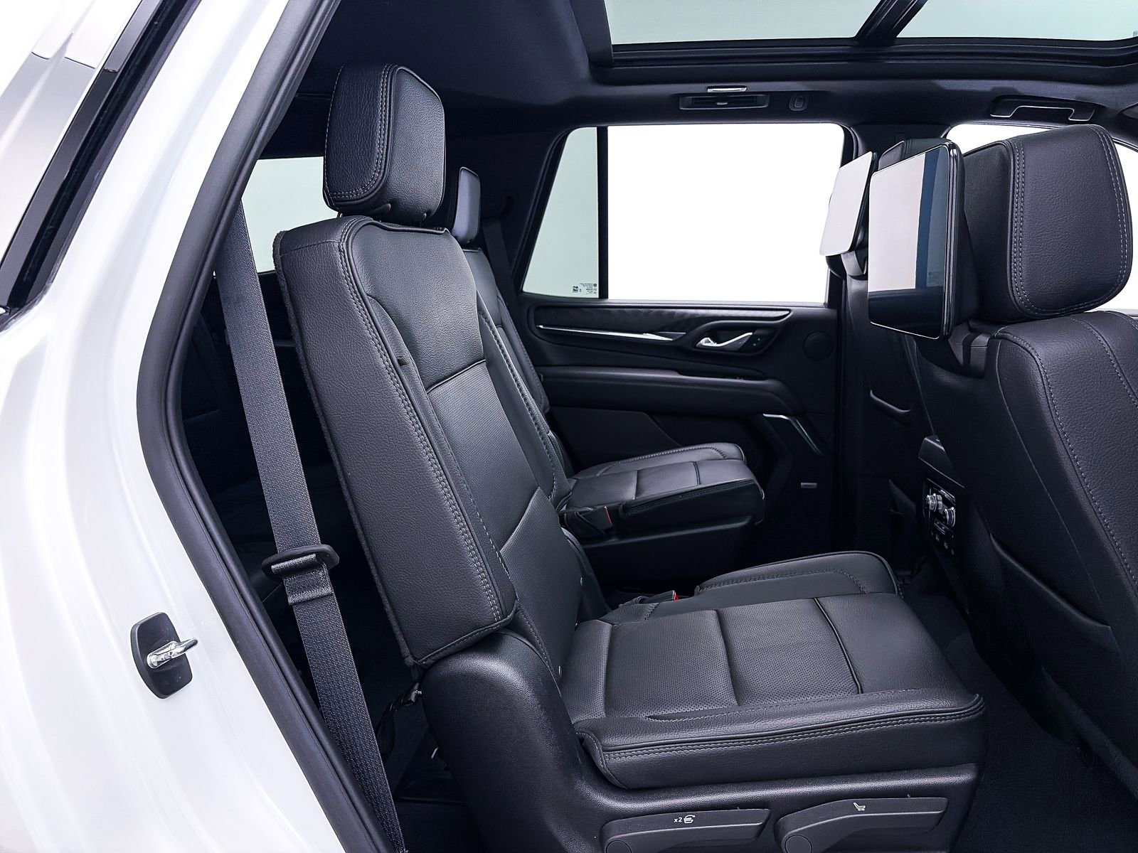 Used 2024 GMC Yukon Denali w/ Advanced Technology Package AWD/4WD image 43