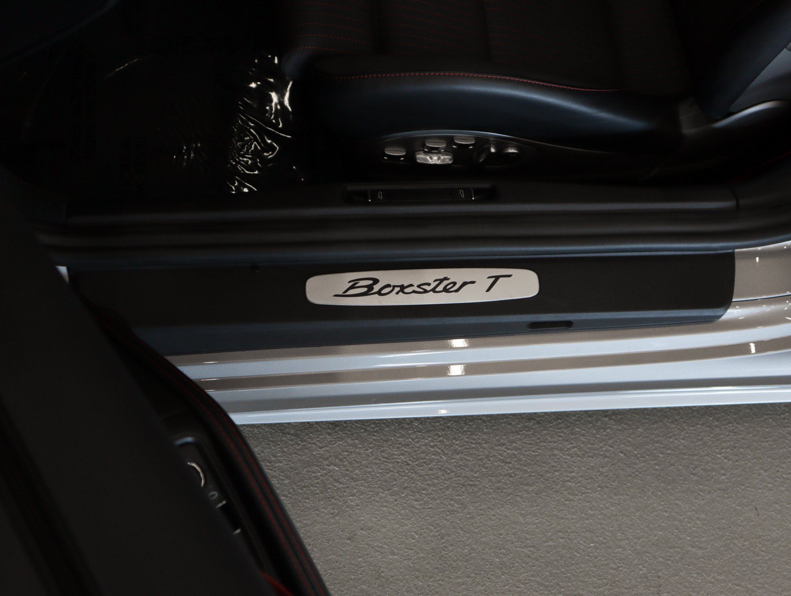 Certified 2023 Porsche 718 Boxster RWD image 28