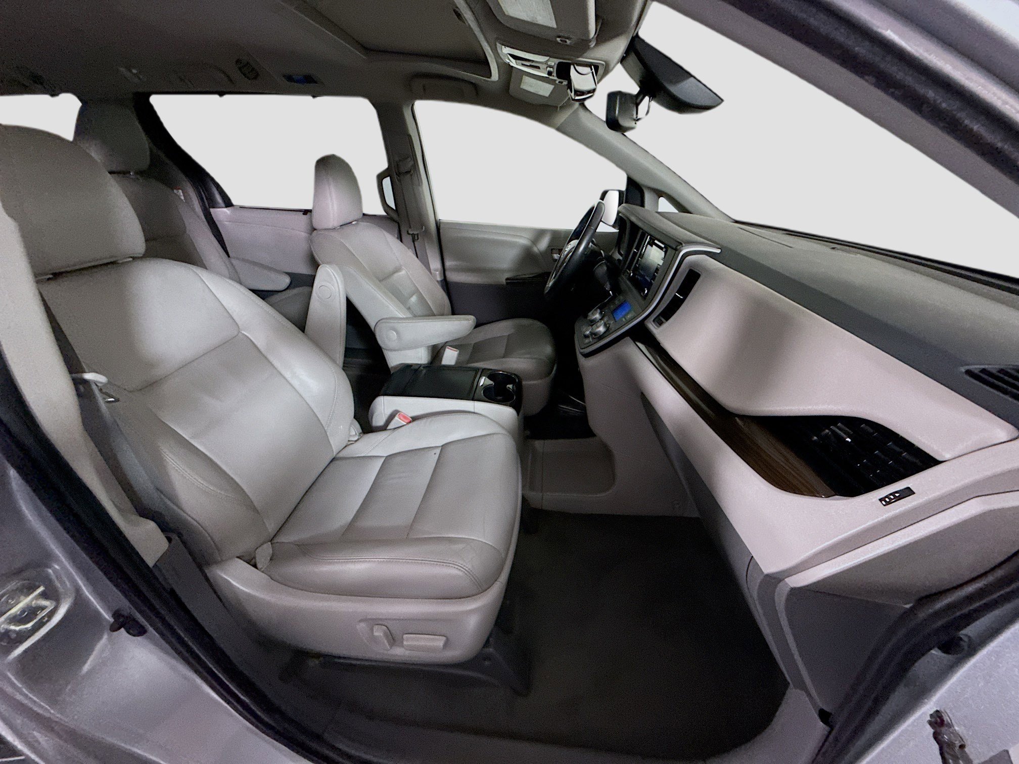 Used 2020 Toyota Sienna XLE FWD image 27