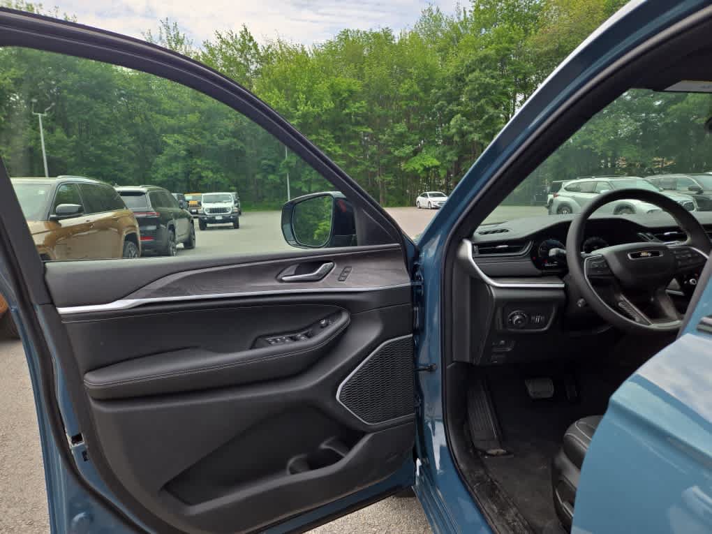 New 2026 Jeep Grand Cherokee Limited AWD/4WD image 11
