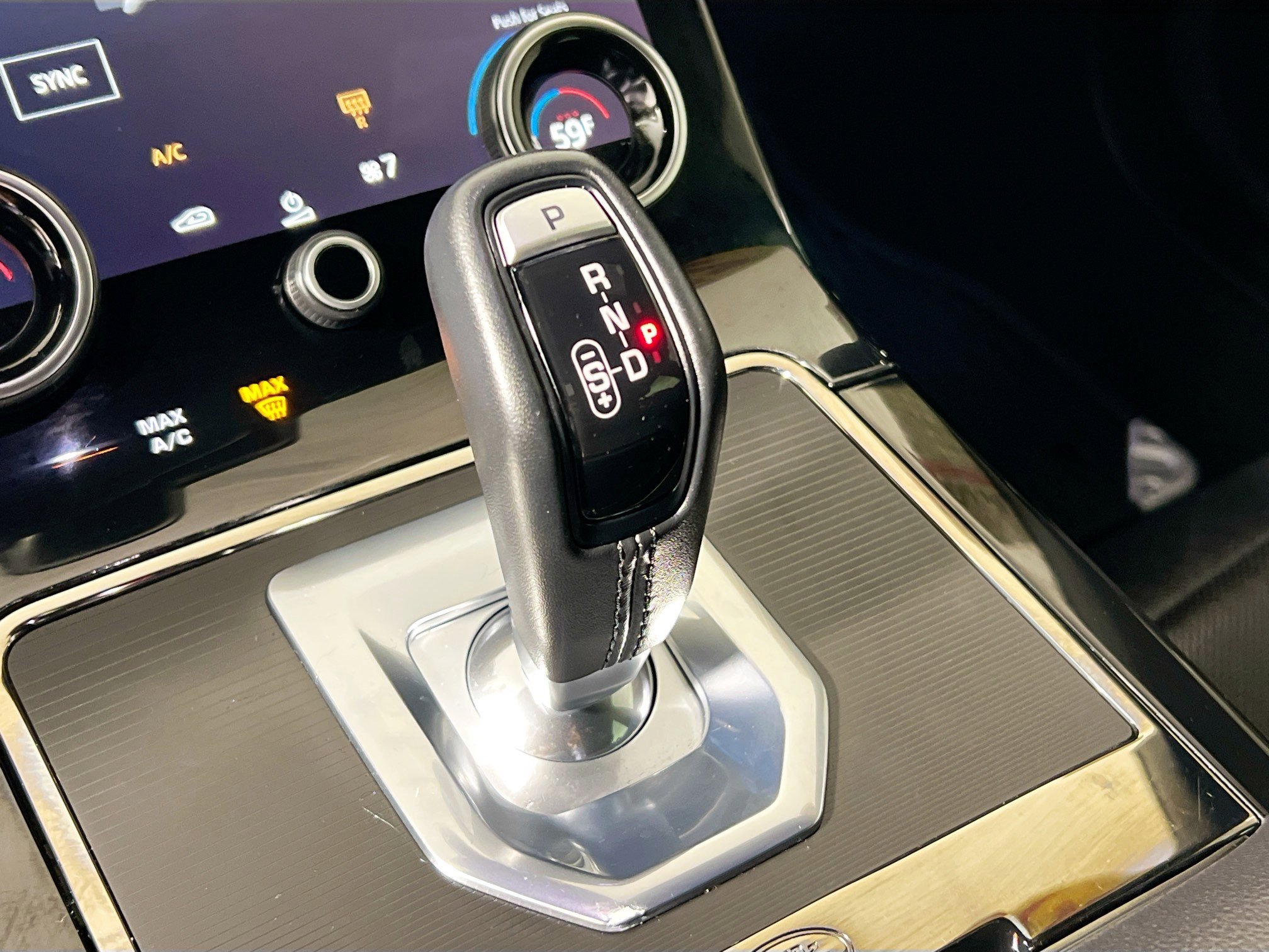 Used 2023 Land Rover Range Rover Evoque R-Dynamic SE image 25