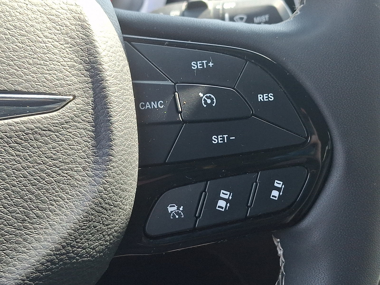 Used 2025 Chrysler Pacifica Limited FWD image 25