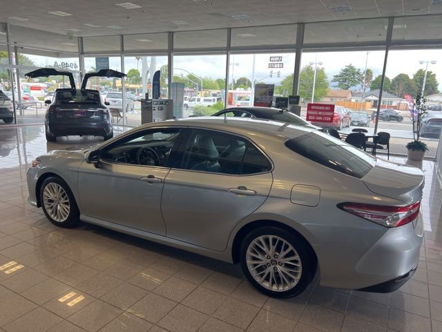Used 2018 Toyota Camry XLE FWD image 11