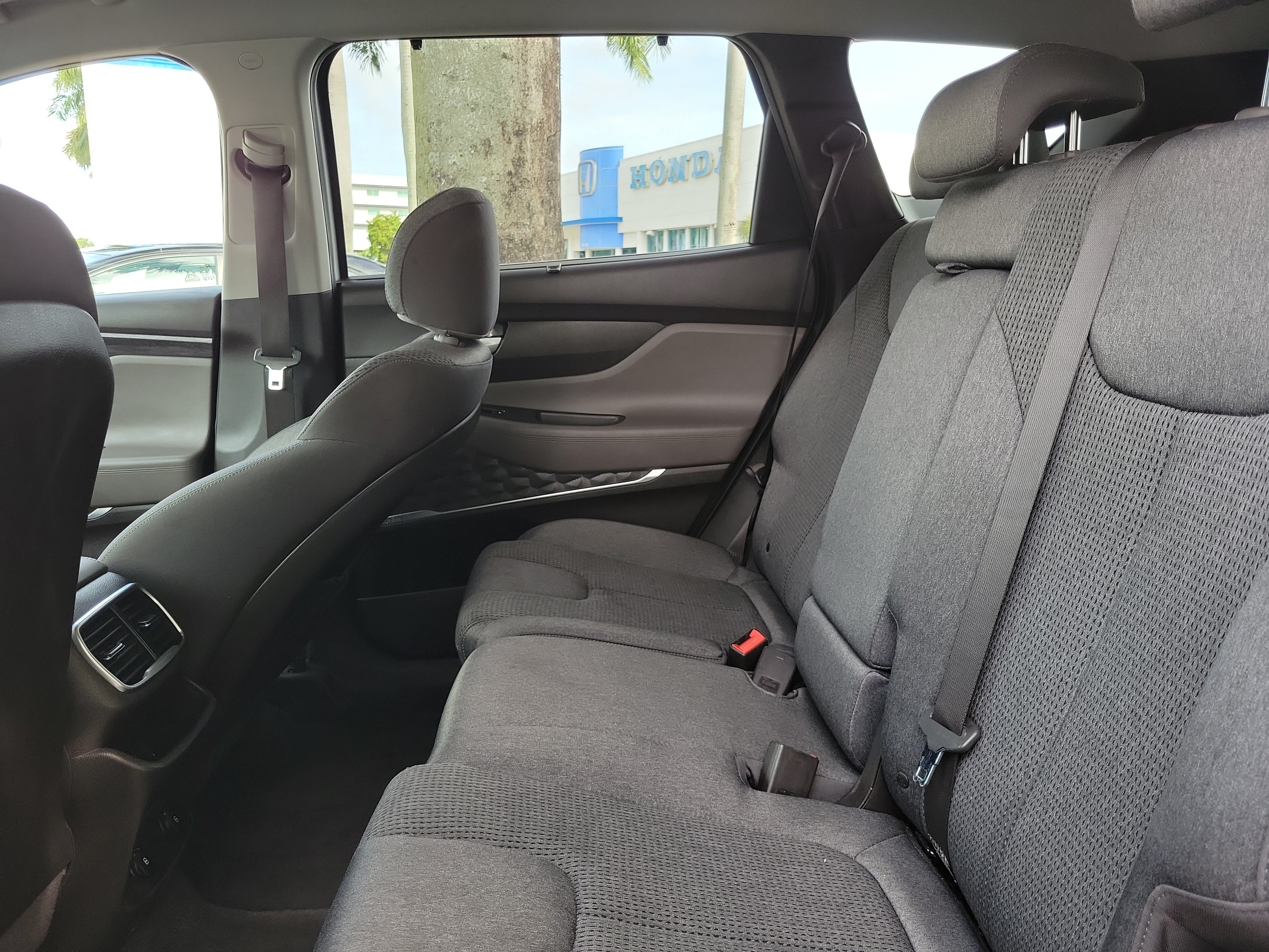 Used 2019 Hyundai Santa Fe SEL FWD image 10