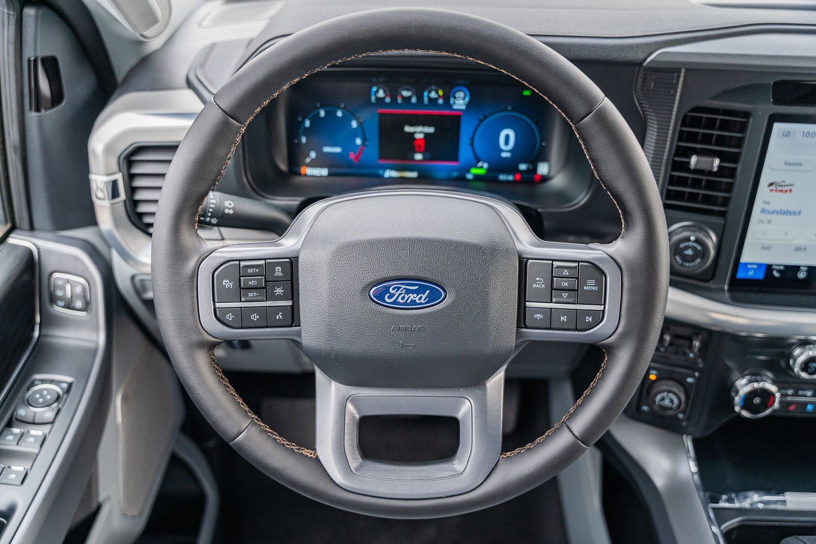 New 2025 Ford F150 Lariat w/ Equipment Group 502A High image 31